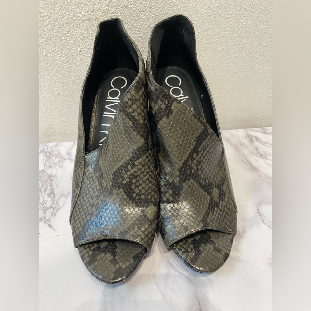 Unique Calvin Klein heels
